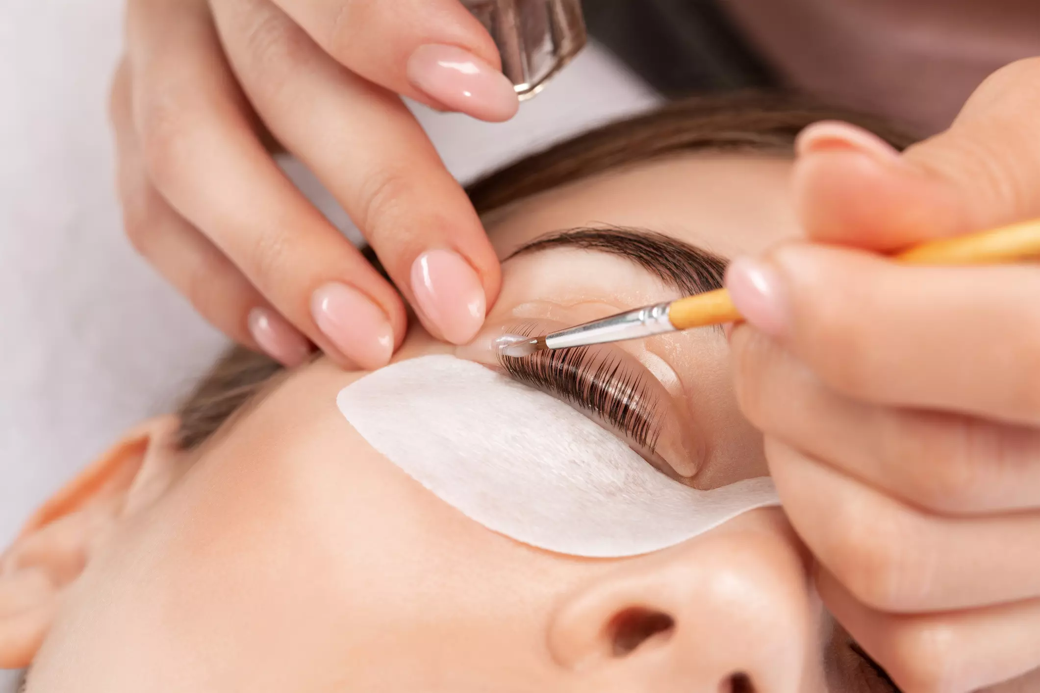 Wimpern- & Augenbrauenstyling Wimpern- & Augenbrauenstyling